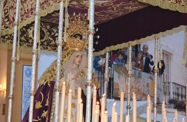 El Cristo Del Amor Se Abre Paso Por Las Abarrotadas Calles De Marbella Local Marbella24horas Es
