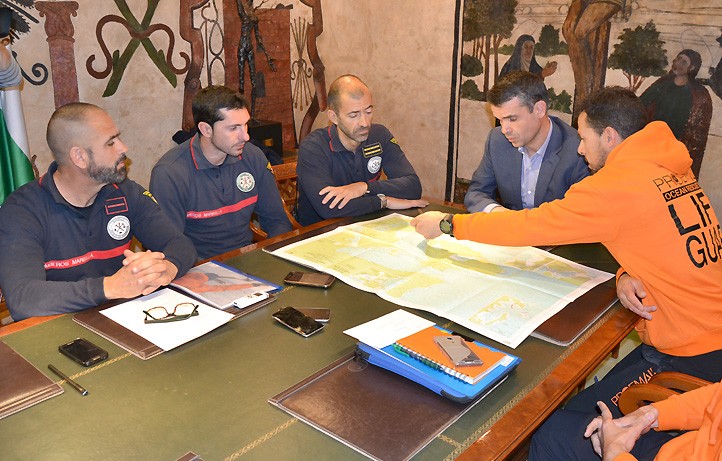 Marbella se vuelca con los bomberos que rescatarán refugiados en Grecia