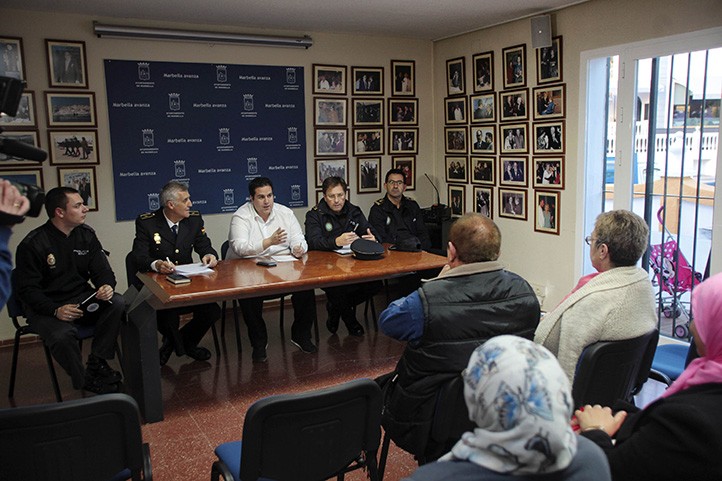 Nueva Andalucía acoge un encuentro sobre seguridad ciudadana