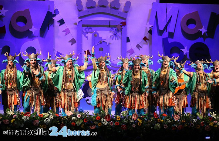 La comparsa de Tino Tovar abre a lo grande el Carnaval de Marbella