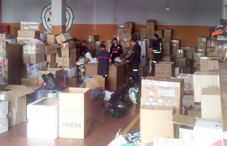 Los bomberos de Marbella apuran su recogida solidaria para Lesbos