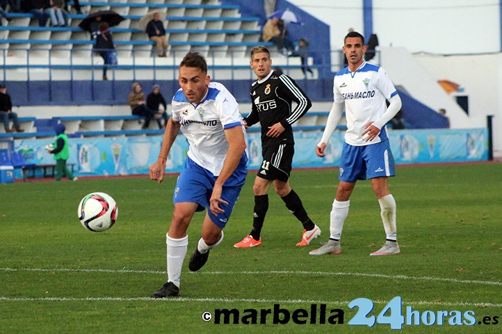 Un doblete de Juanfri rescata (2-2) al Marbella del naufragio ante la Balona