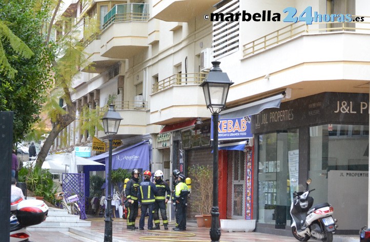 Susto en el centro de Marbella por un incendio en Ricardo Soriano