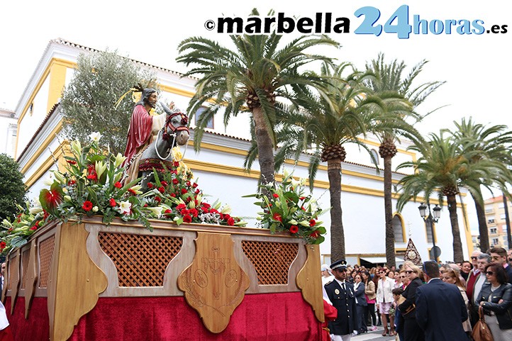 La lluvia obliga a La Pollinica a regresar al templo en San Pedro