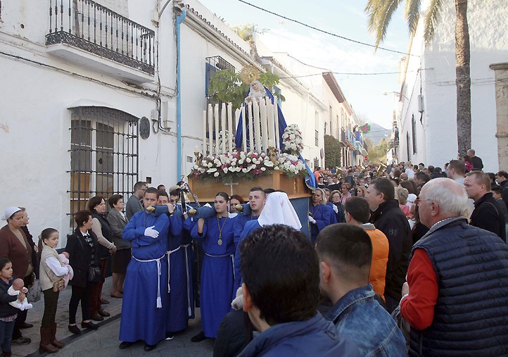 La procesión juvenil de la Virgen de la Amargura recorre Leganitos