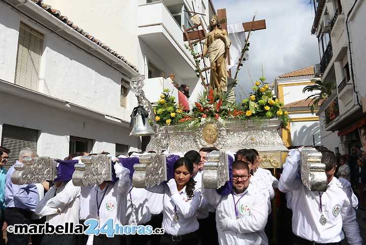 La alegría inunda las calles de San Pedro al paso del Resucitado