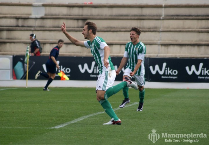 Un doblete de Loren le sirve al Betis B para remontar y tumbar al Cádiz