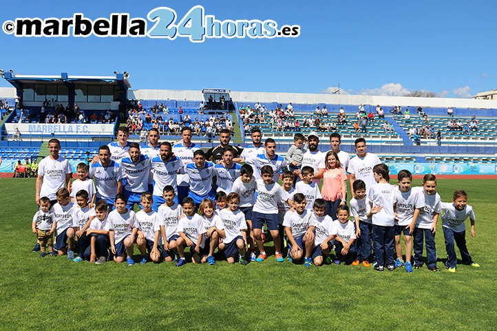 El benjamín A del Marbella FC gana la liga y logra el ascenso