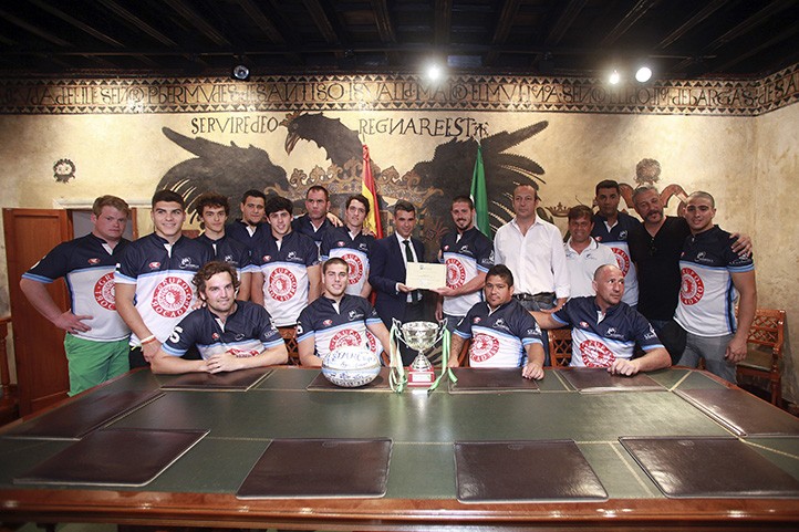 El equipo sénior del Trocadero Marbella es recibido en Alcaldía
