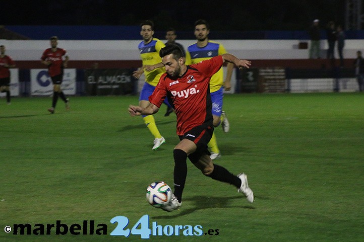 El San Pedro vence (3-1) al Huétor Tajar en un partido accidentado