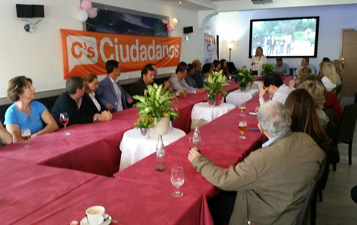 C's se reúne en San Pedro Alcántara con militantes y simpatizantes
