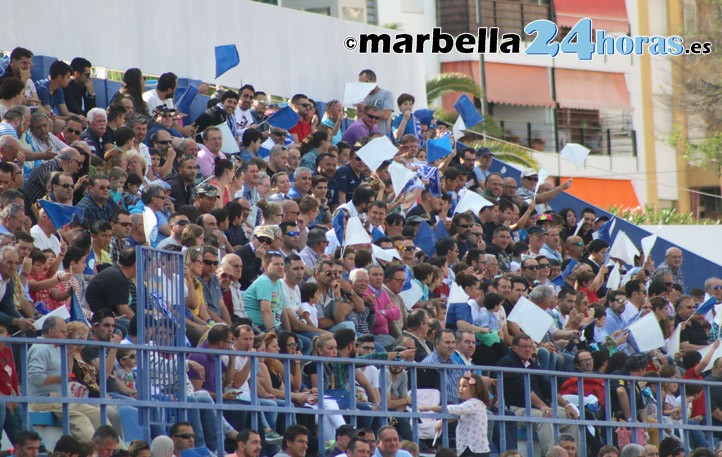 La afición responde y arropa al Marbella en un estadio abarrotado