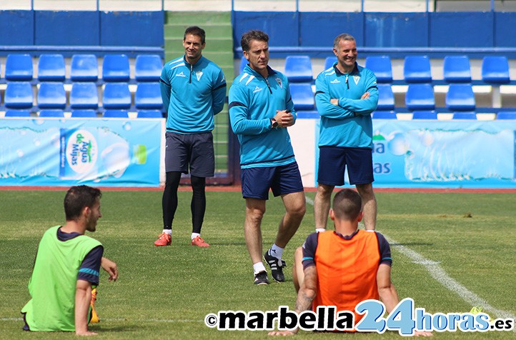 Añón: "A la plantilla nos gustaría que continuara Larrazabal"