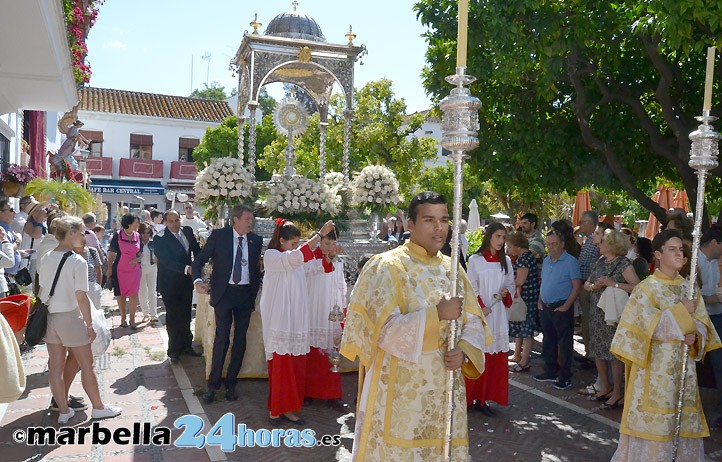 Marbella celebra en las calles la festividad del Corpus Christi