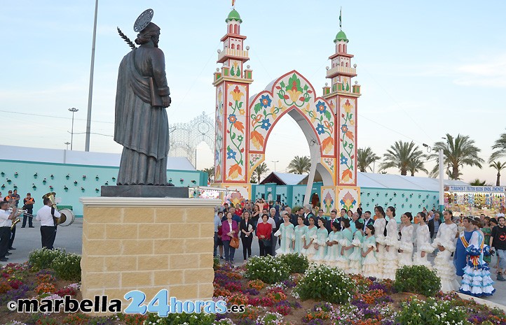 Inaugurada la Feria de Noche, que preside una estatua de San Bernabé