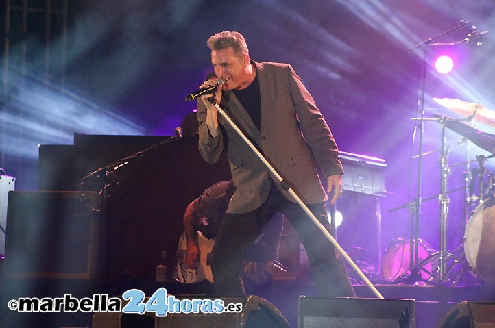 Loquillo vuelve a deleitar 30 años después a su público en Marbella