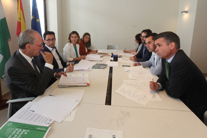 Marbella se mira en Málaga como espejo para su desarrollo estratégico