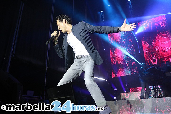 Marbella disfruta con la música de Marc Anthony en un estadio lleno