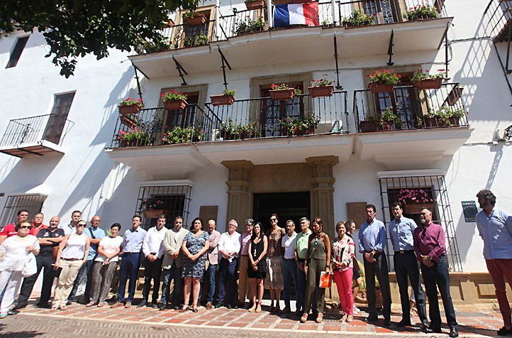 Minuto de silencio en Marbella por las víctimas del atentado en Niza