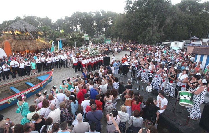 San Pedro Alcántara se vuelca en El Ingenio con la Virgen del Carmen