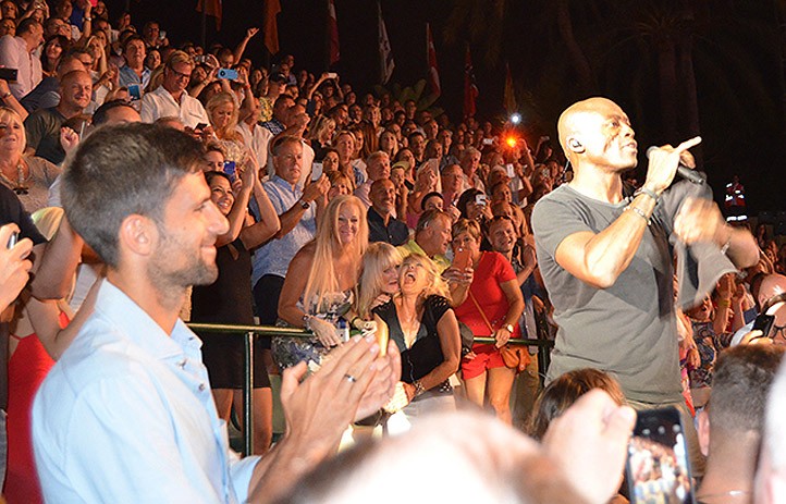 El tenista Novak Djokovic disfrutó con el concierto de Seal en Marbella