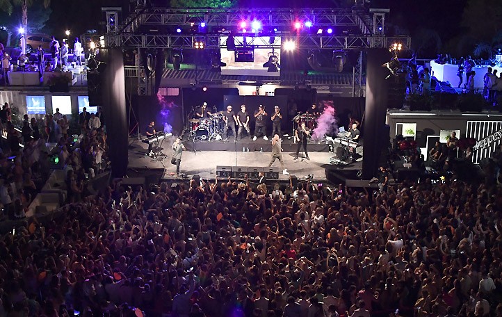 El reggaeton de Gente Zona pone a bailar al público de Starlite Marbella