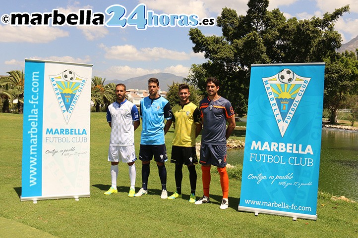 Los cuadrados marcan el diseño de las nuevas camisetas del Marbella