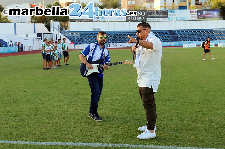 El Marbella presenta ante su afición el nuevo himno de Juan Delola