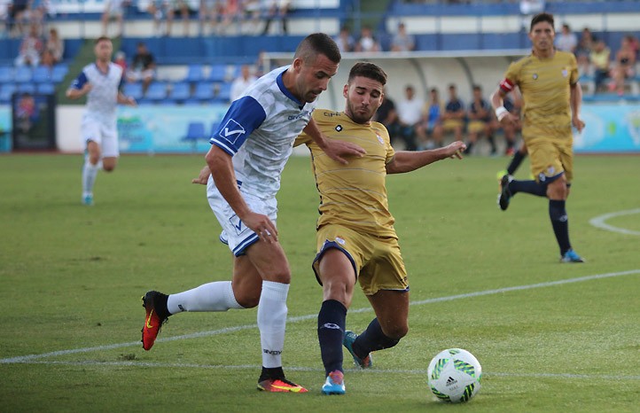 El Marbella FC golea (3-1) a un flojo Recreativo que casi da el susto