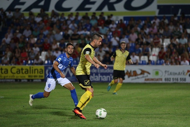 El Marbella FC remonta en Linares para sumar una nueva victoria (1-2)
