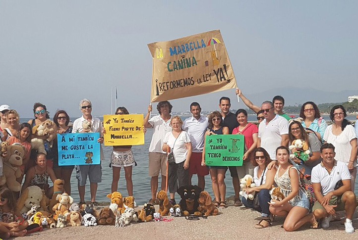 Marbella Canina se concentra para reclamar playas para perros