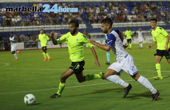 Kike Márquez sale al rescate para mantener líder al Marbella FC (3-1)