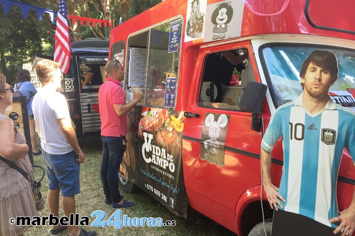 La comida sobre ruedas inunda el parque de la Constitución de Marbella