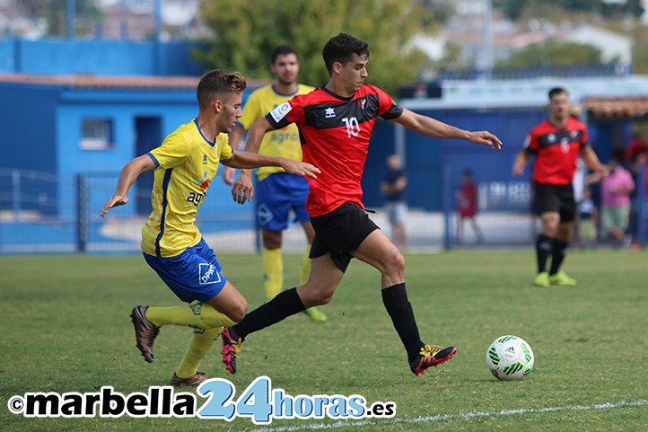 El San Pedro empata sin goles ante el Huétor Tájar en un accidentado partido
