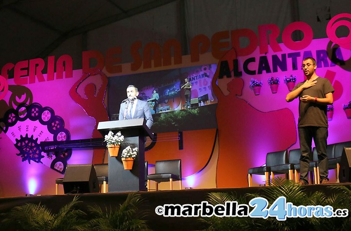 Un gran pregón, lleno de recuerdos y peticiones, abre la Feria de San Pedro