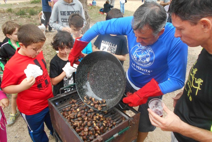 Marbella huele a castaña asada en la tradicional celebración del Tostón