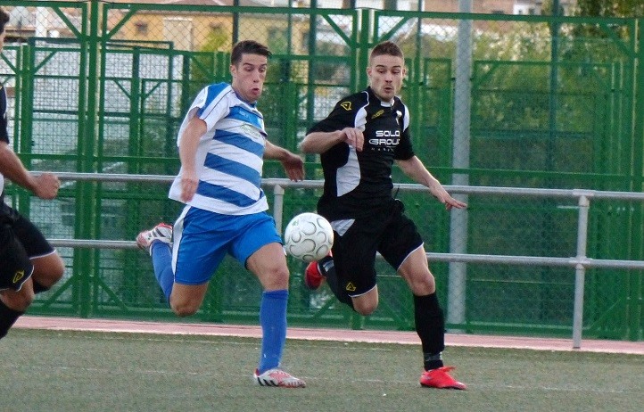 El Atlético Marbella no baja el ritmo y se impone al Alameda (1-2)