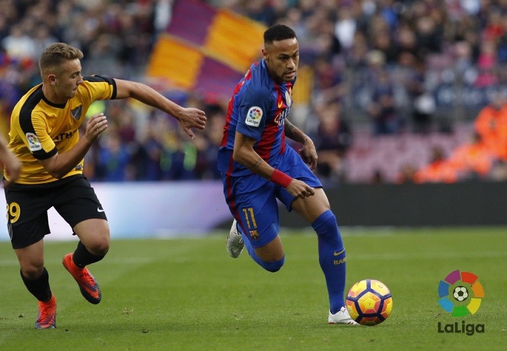 Javi Ontiveros es titular en el valioso empate del Málaga en el Camp Nou