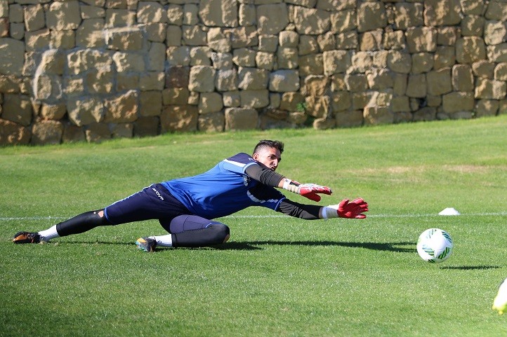 El portero Ángel Bernabé debutará este domingo por la sanción a Guille Lara