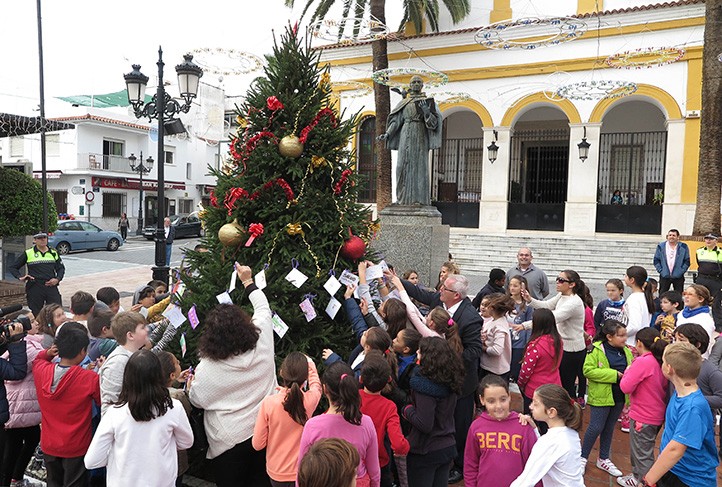 Los vecinos de San Pedro dejarán sus mensajes en el "Árbol de los Deseos"