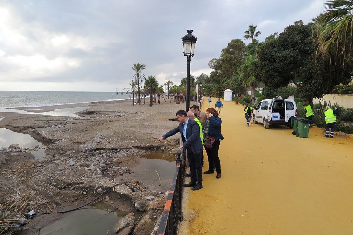 El Ayuntamiento intensifica sus efectivos para la recuperación tras el temporal