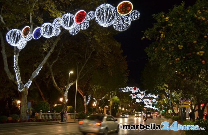 Mayores sin apoyo familiar podrán recorrer Marbella en Navidad