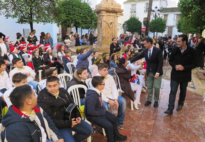 El Concurso de Villancicos llena de niños el Casco Antiguo de Marbella