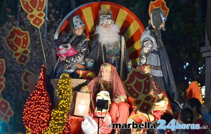 Las calles de Marbella y San Pedro se llenan para recibir a los Reyes Magos