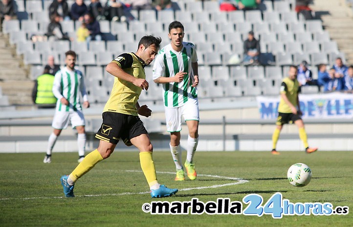 El Marbella FC se abona a la media inglesa con un empate en Córdoba (2-2)
