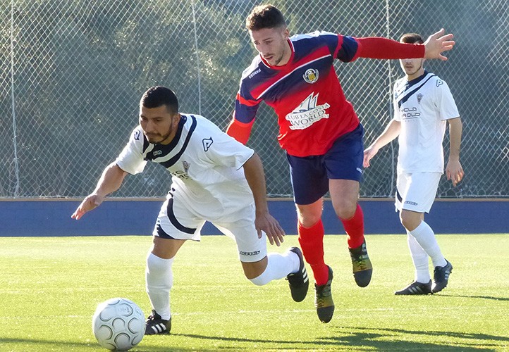 El Atlético Marbella se reencuentra con la victoria ante el Cala Mijas (2-0)