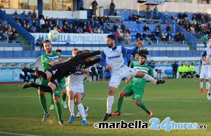 Kike lidera el agónico triunfo (3-2) del Marbella FC ante el Mancha Real