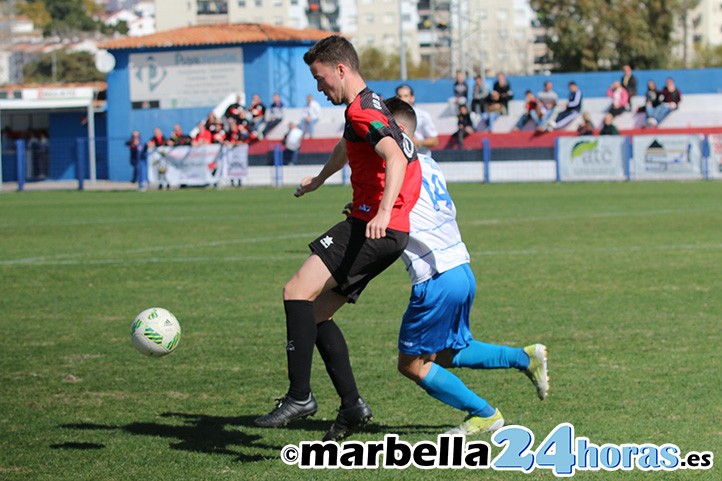 Un trabajador San Pedro consigue imponerse a El Palo (2-0)
