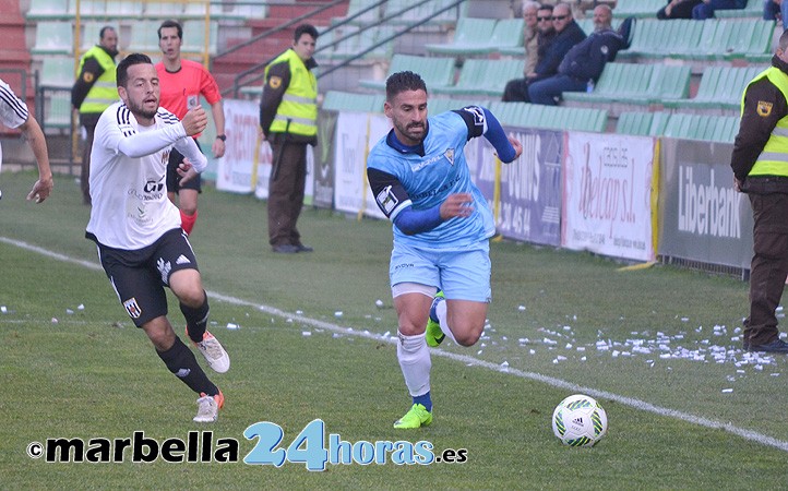 El Marbella FC suspende a balón parado el examen en Mérida (3-0)
