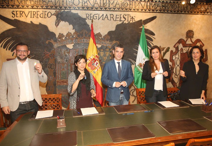 Los primeros usuarios del Vivero de Empresas recogen sus llaves